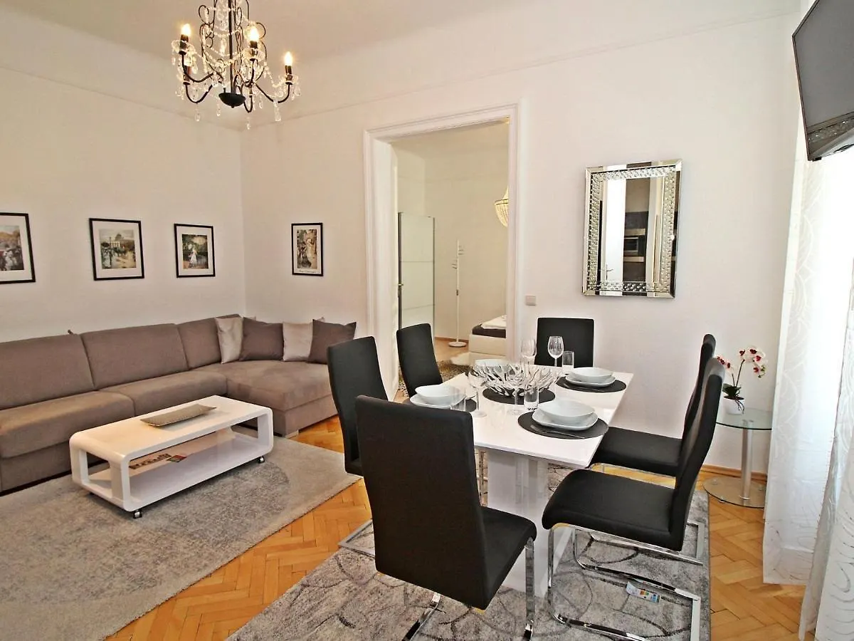Apartment King\'S Apartment contacts
